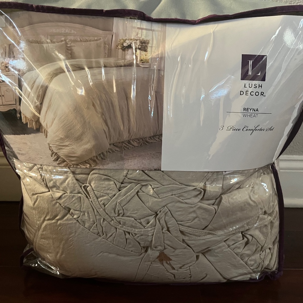 Lush decor comforter set